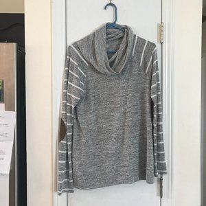 41 Hawthorn Raglan Cowlneck